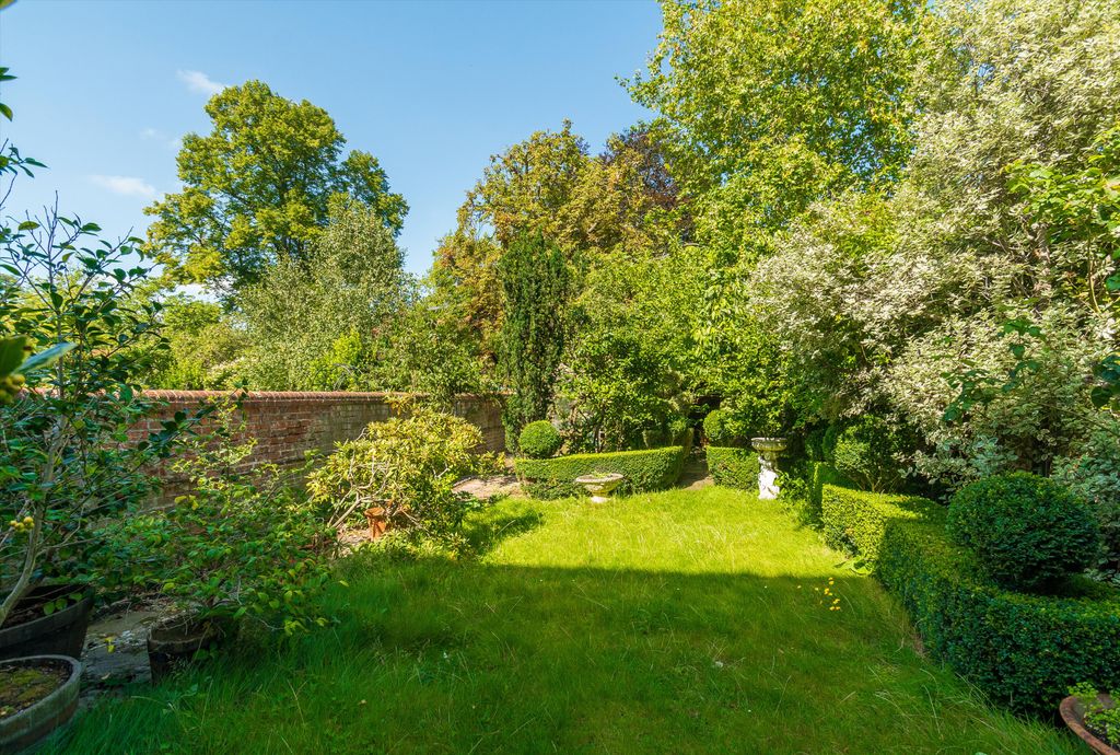 Property photo 2 of 18 Image