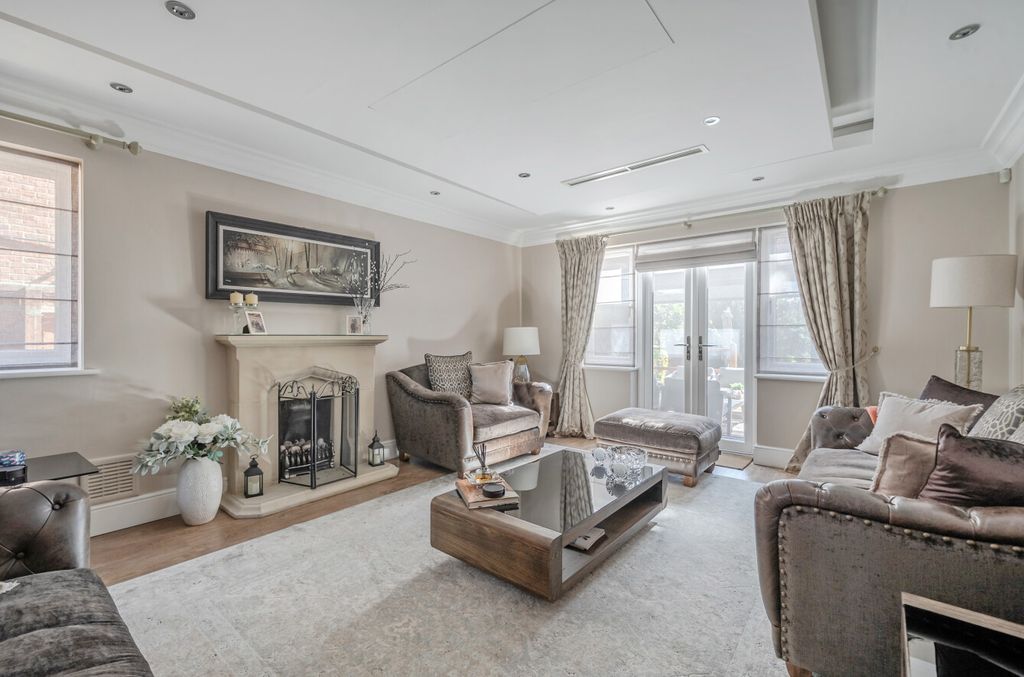 Property photo 2 of 43 61-6A79B51B925A0-...