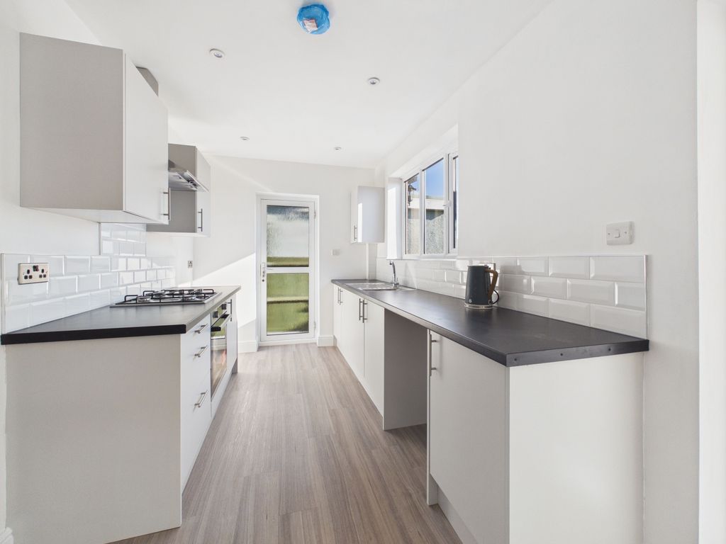 Property photo 3 of 16 2. Cam04922G0-Pr0128-Still014