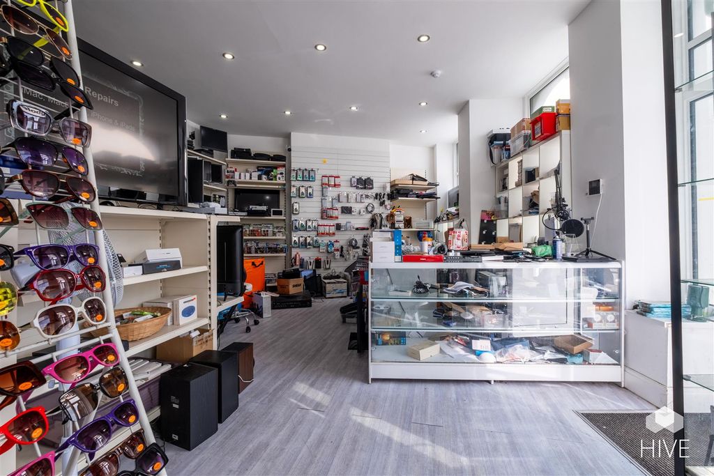 Property photo 2 of 28 Shop 1