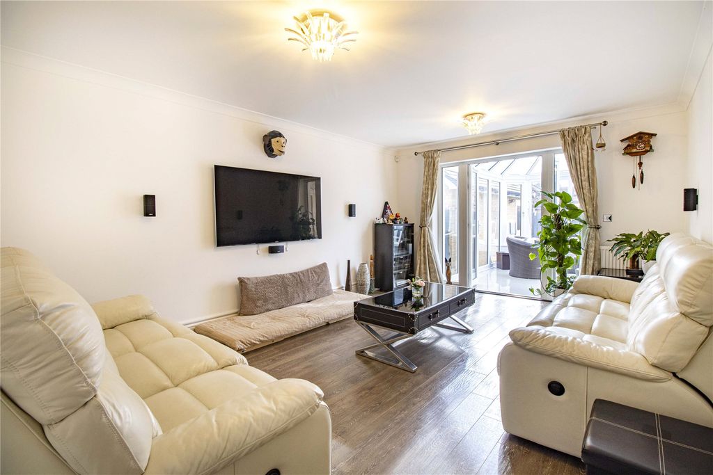 Property photo 2 of 14 Picture No. 13