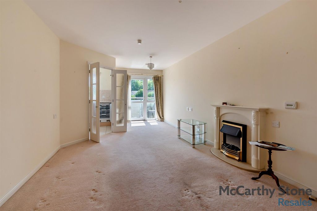 Property photo 3 of 13 8649318-Interior03-800.Jpg