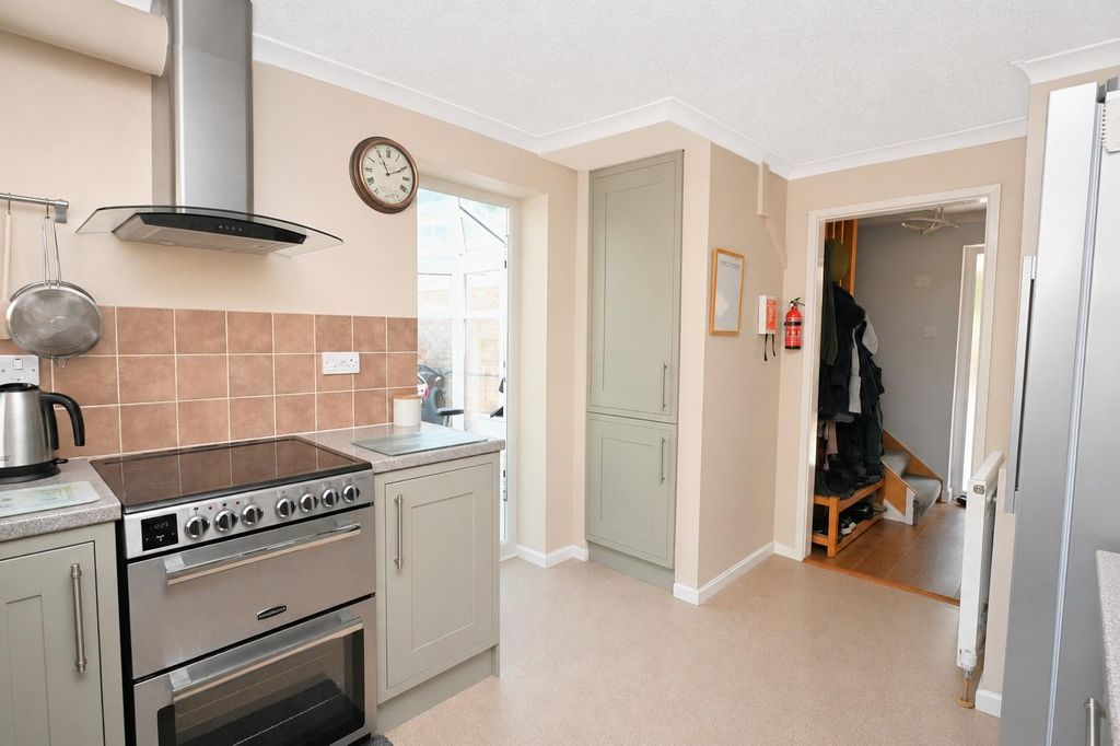 Property photo 3 of 18 Kitchen