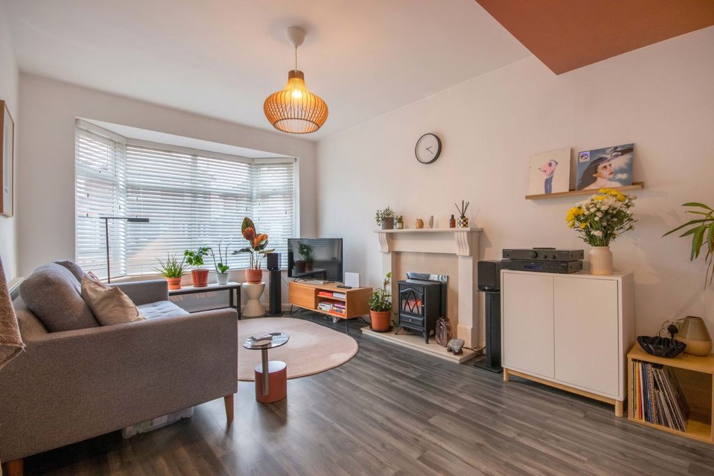 Property photo 2 of 15 Leyton-16