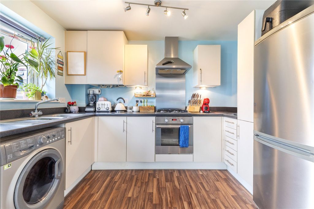 Property photo 2 of 19 Kitchen