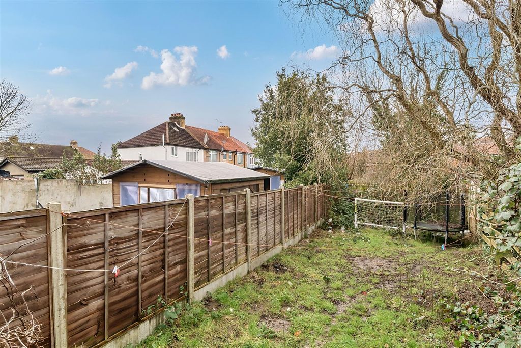 Property photo 3 of 20 Roxeth Green Avenue