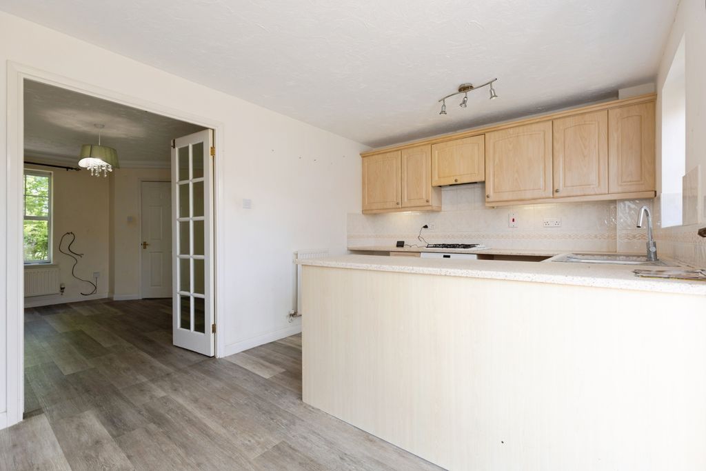 Property photo 3 of 12