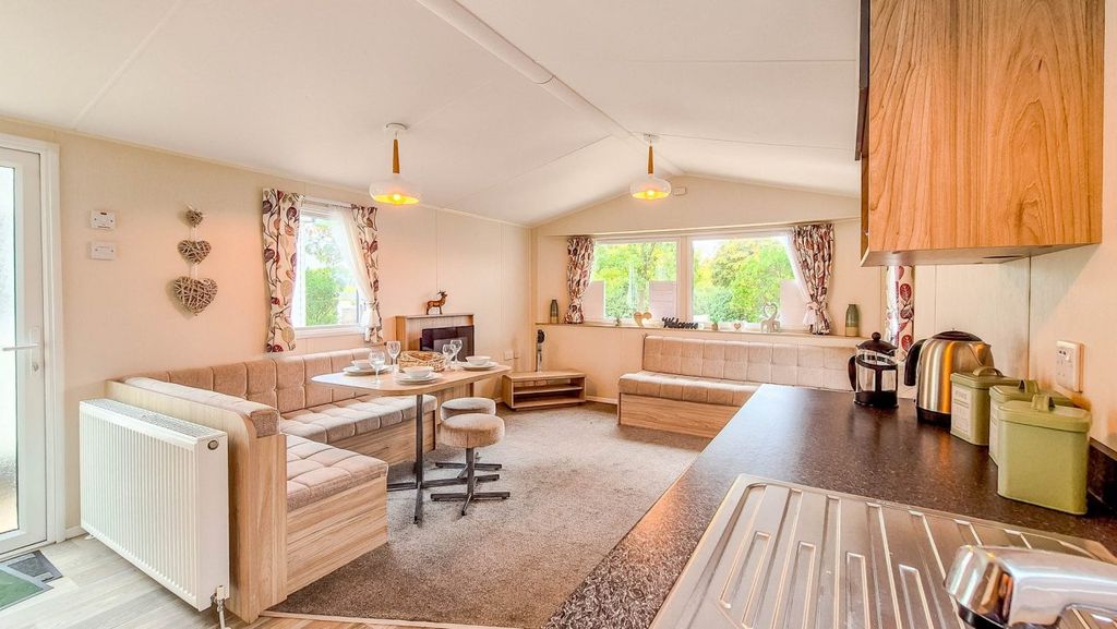 Property photo 3 of 17 Untitled 6