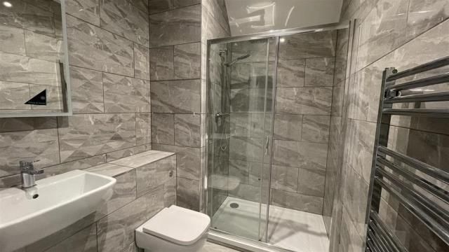Property photo 3 of 9 Bathroom