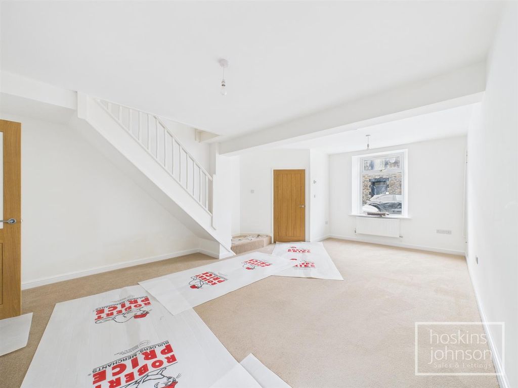 Property photo 3 of 14 Lounge