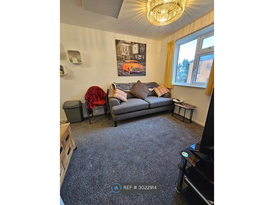 Property photo 1 of 7 Living Room