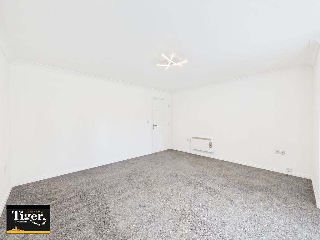 Property photo 3 of 16 Cam03440G0-Pr0710-Still010
