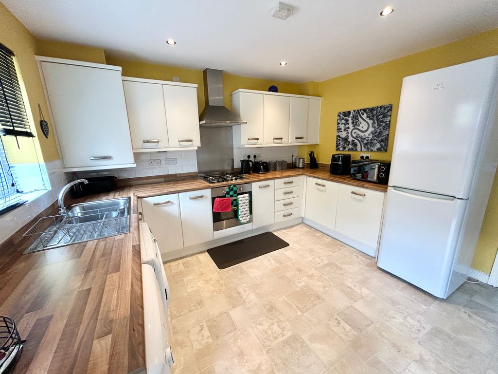 Property photo 3 of 4 Kitchen