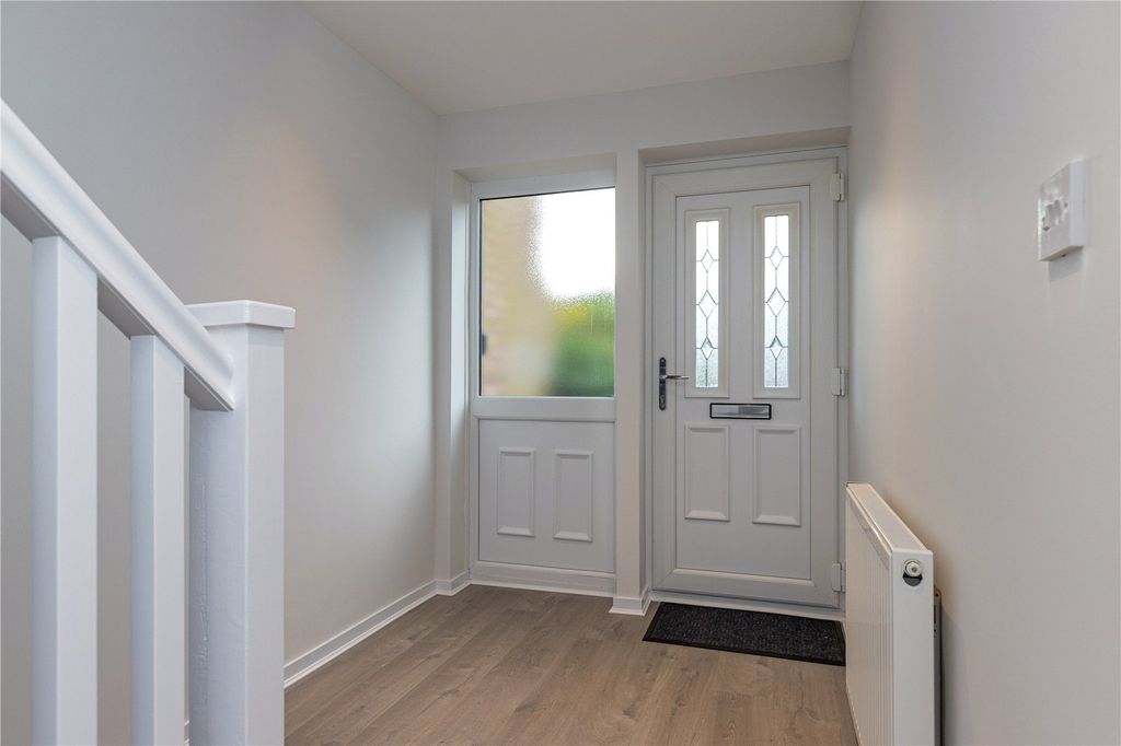 Property photo 3 of 16 Entrance Hall