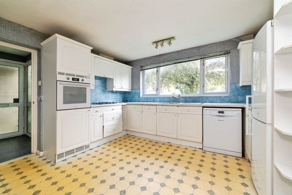 Property photo 2 of 9