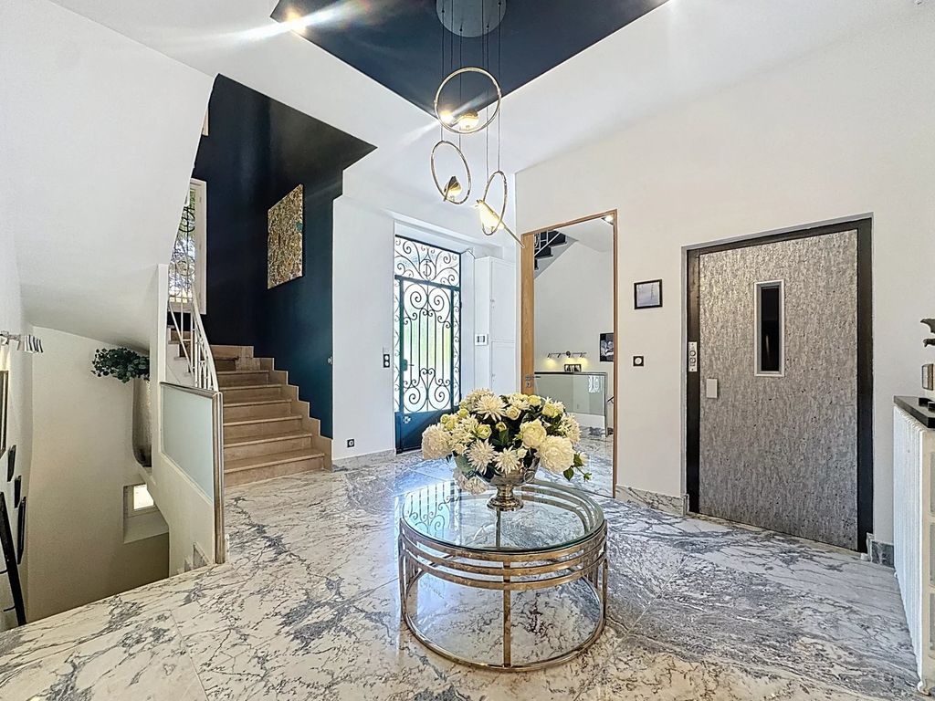 Property photo 3 of 23