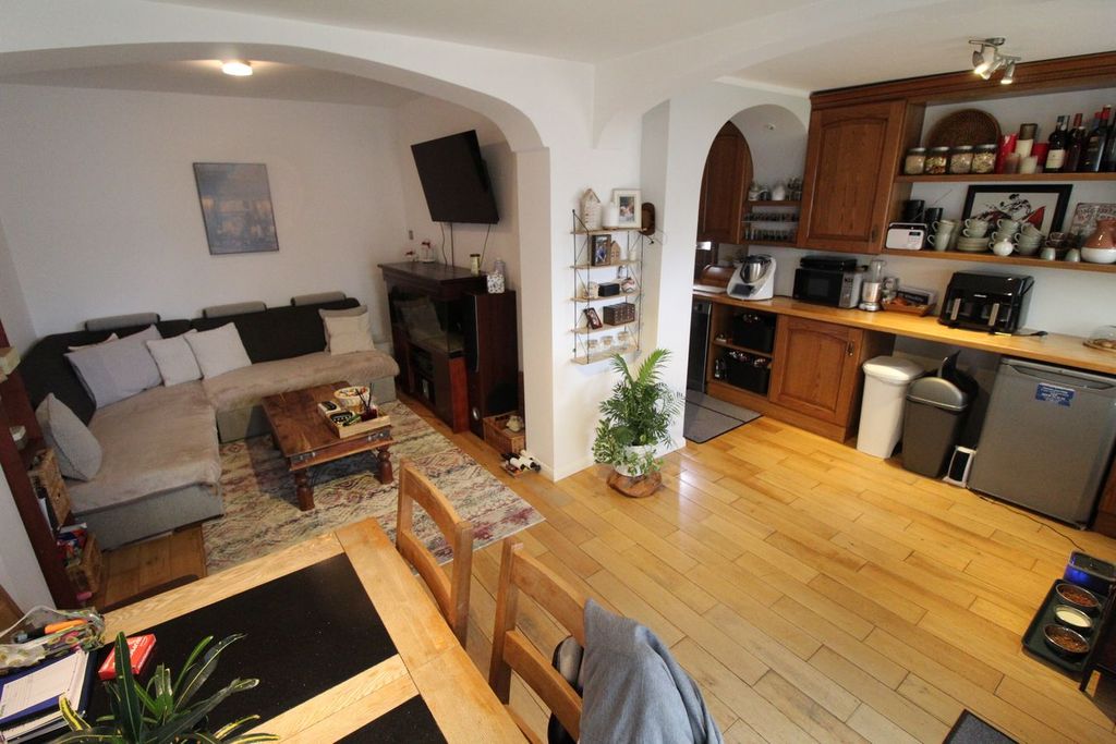 Property photo 2 of 12