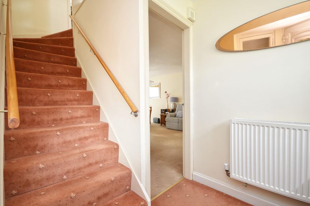 Property photo 2 of 18 Hallway