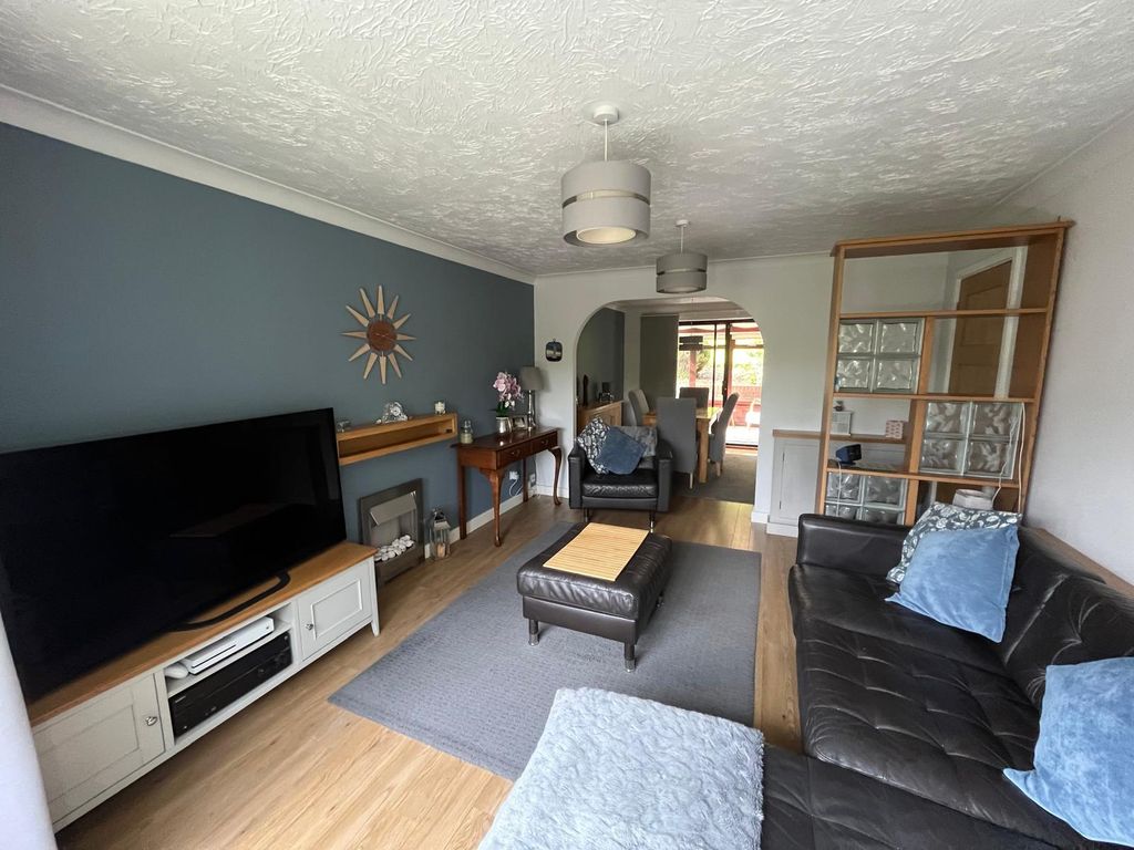 Property photo 3 of 33