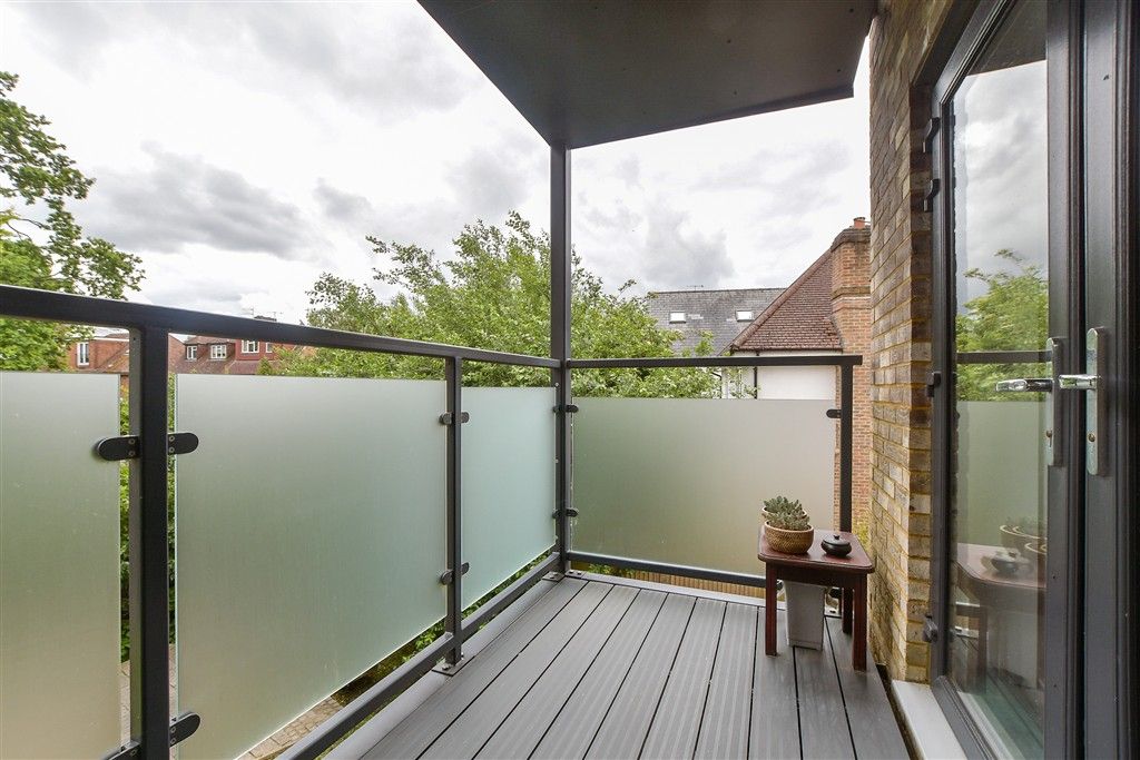 Property photo 3 of 11 Balcony
