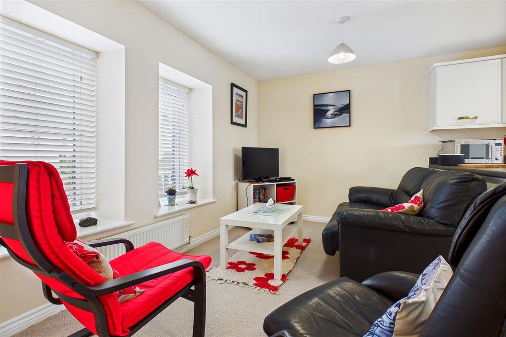 Property photo 2 of 13 Lounge