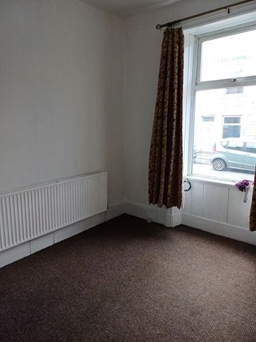 Property photo 2 of 9 Front Lounge