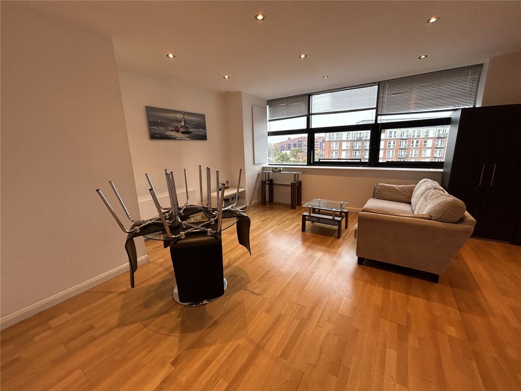 Property photo 3 of 4 Studio