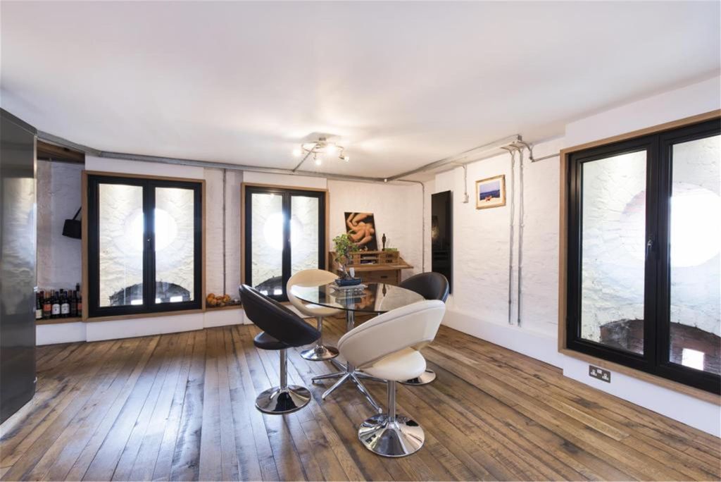 Property photo 3 of 8 Dining Area