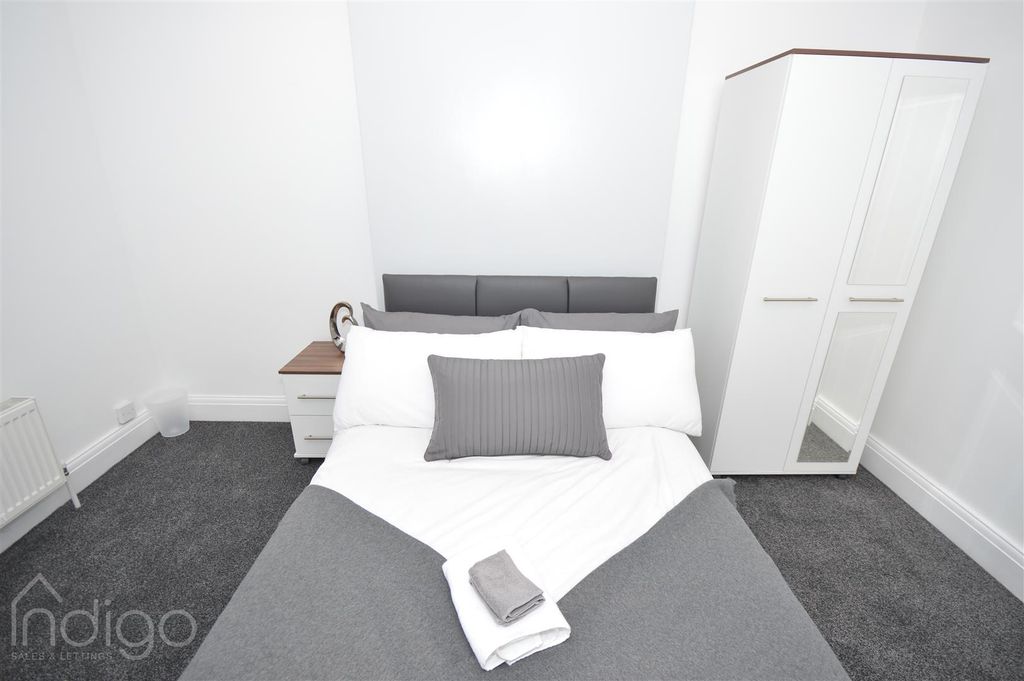 Property photo 2 of 8 8 Sheppard Street (26).Jpg