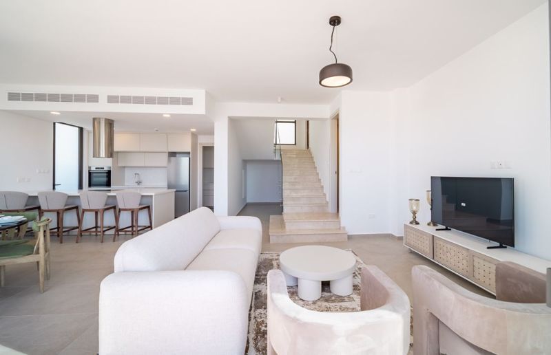 Property photo 3 of 10 Open Plan Area