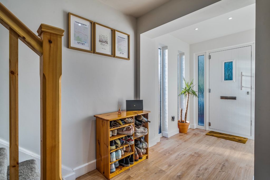 Property photo 2 of 15 Picture No. 32