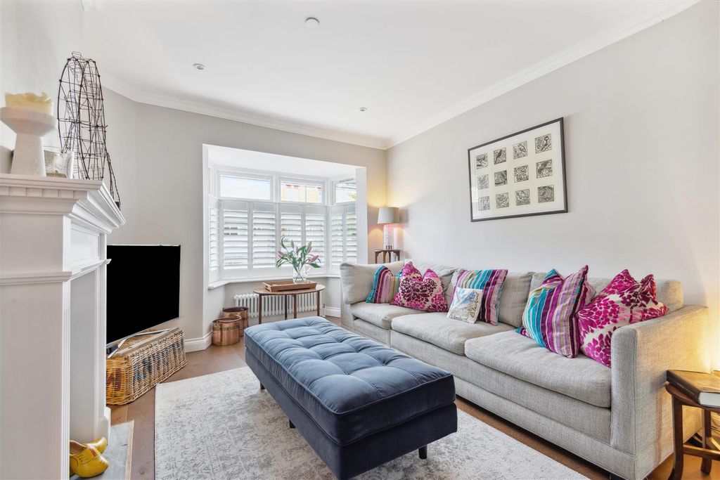 Property photo 3 of 15 For Sale - Glebe Street, W4