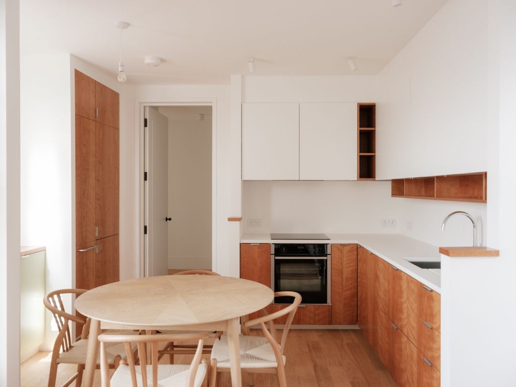 Property photo 2 of 12 Connaught Mansions_F