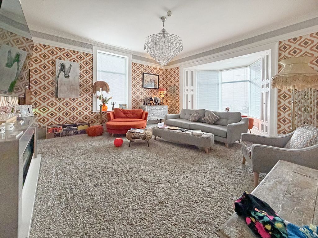 Property photo 3 of 32