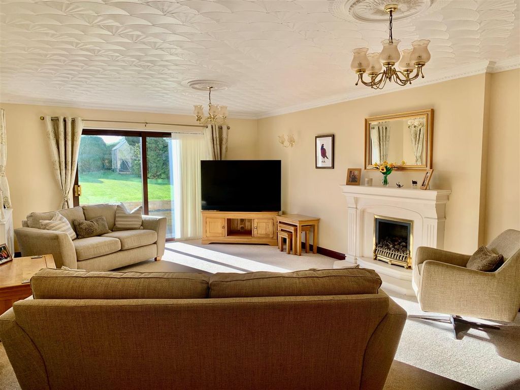 Property photo 3 of 17 Lounge.Jpg