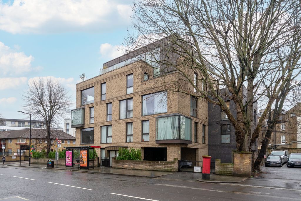 Property photo 2 of 32