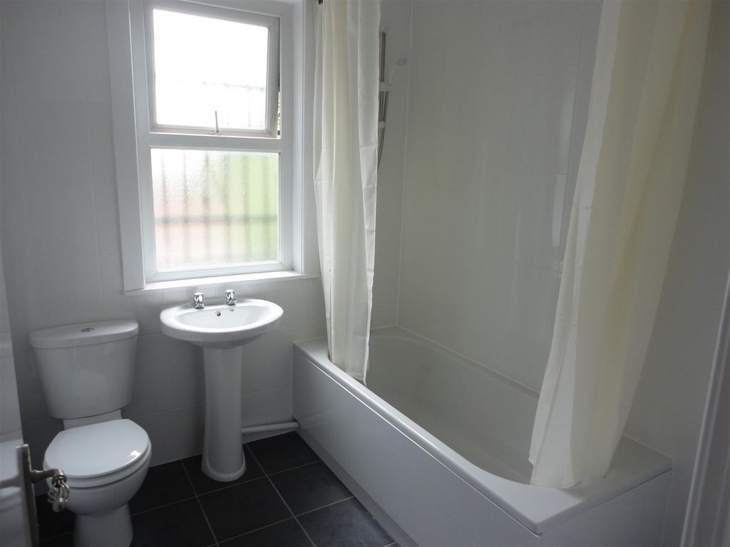 Property photo 3 of 9 258 Stockport Road 05.Jpg