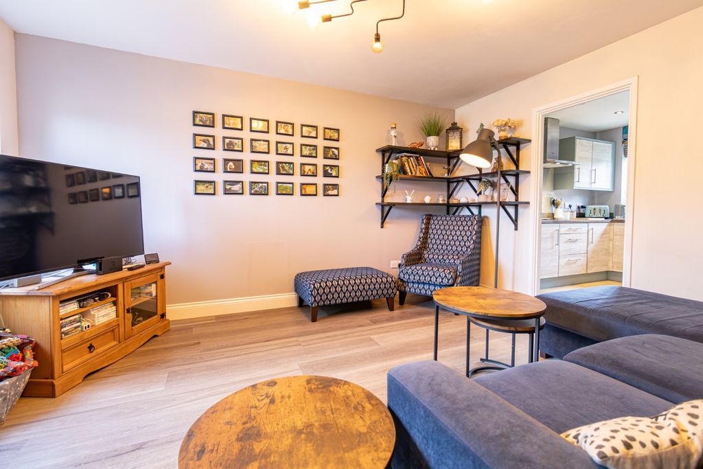 Property photo 2 of 25 4032135