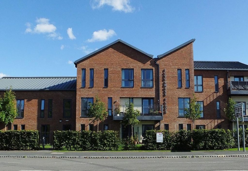 Property photo 1 of 18