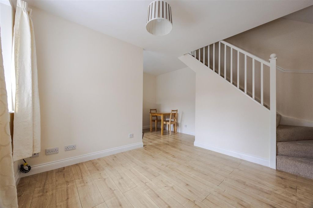 Property photo 2 of 7 Lounge