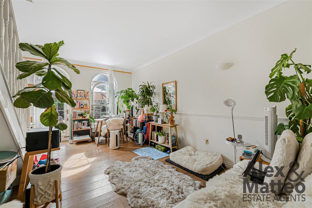 Property photo 2 of 29 Sovereign Crescent