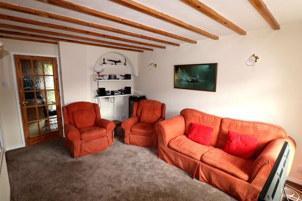 Property photo 3 of 14 Living Room