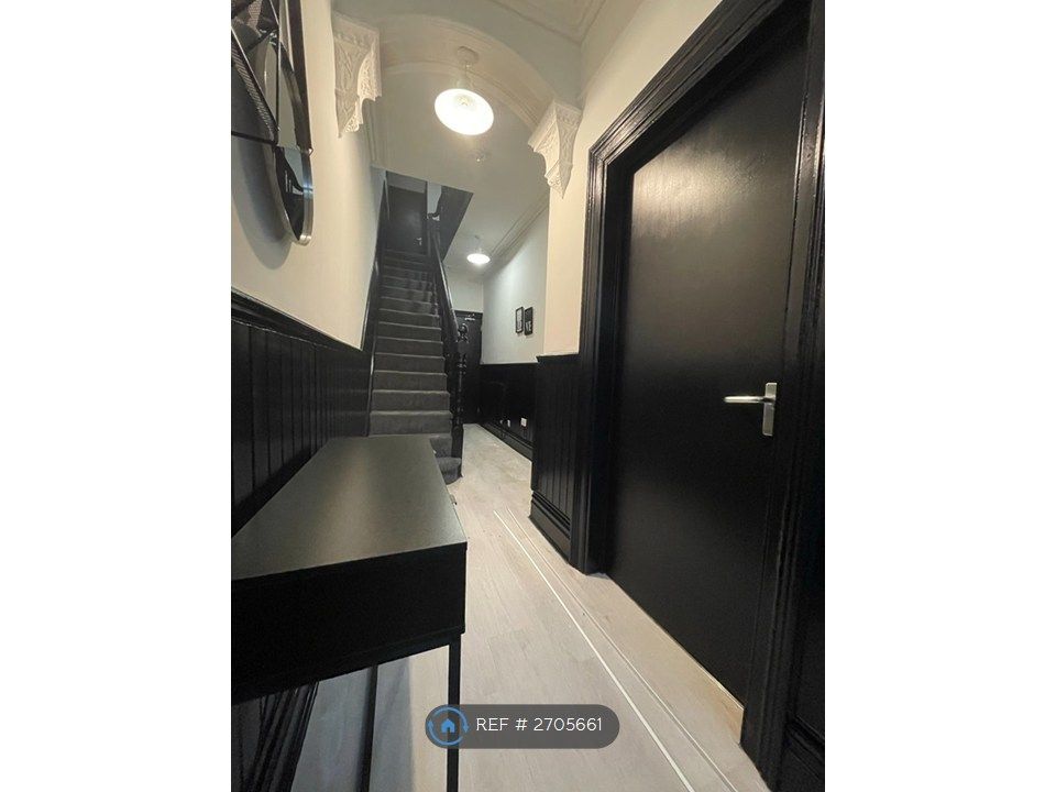 Property photo 1 of 8 Hallway