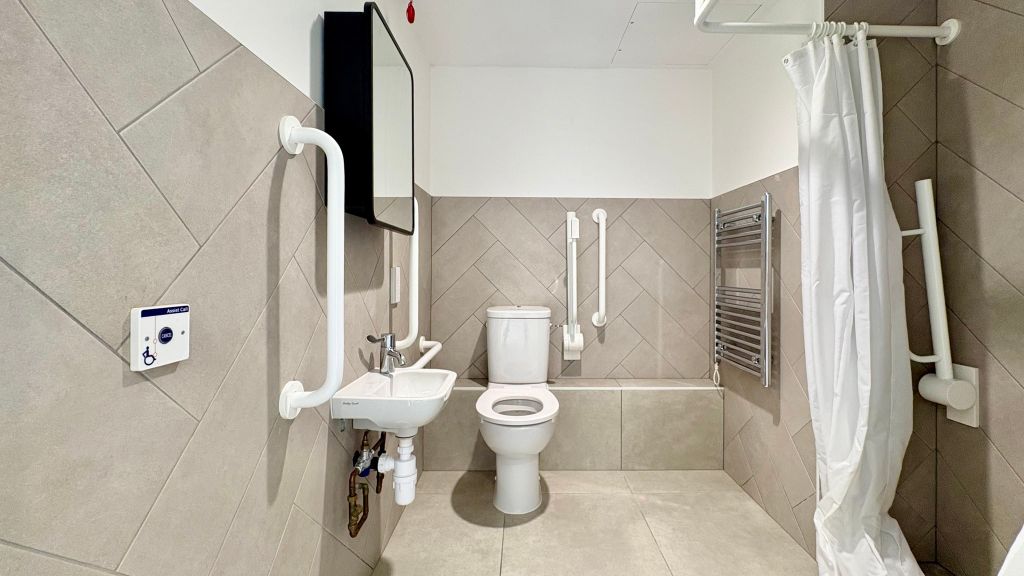 Property photo 3 of 27 Bathroom