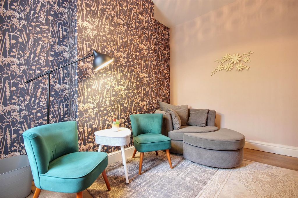 Property photo 3 of 20 Dining/Sitting Room