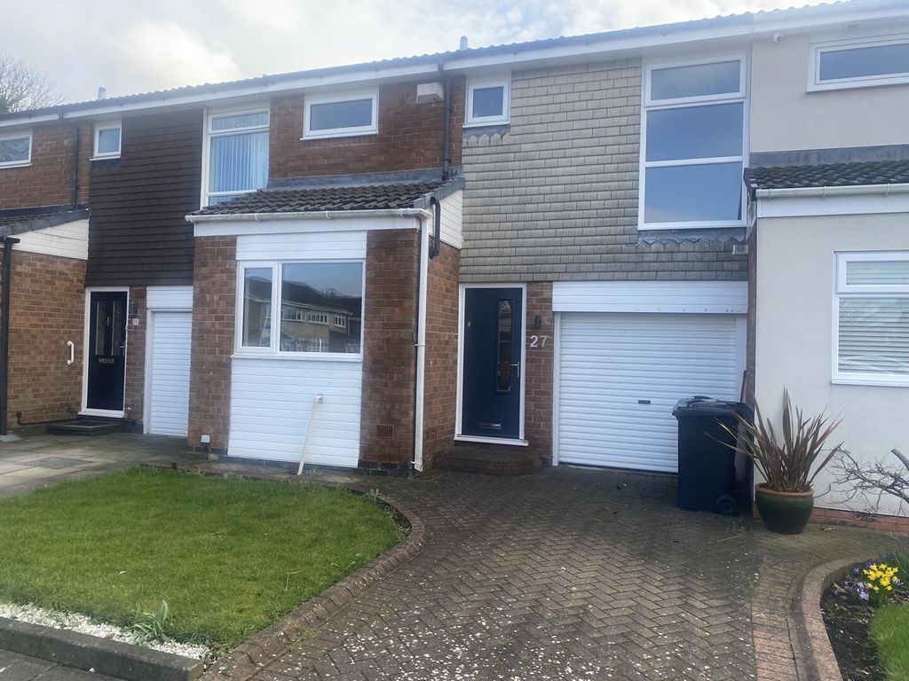 Property photo 1 of 11 Front (Exterior)