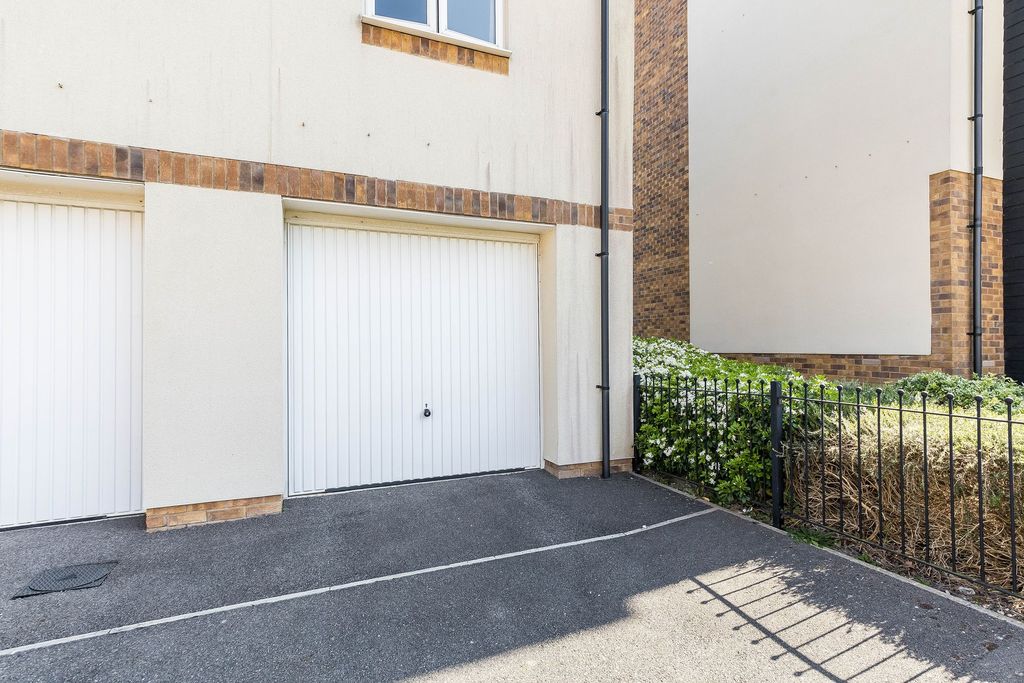 Additional image 4 of 1 bed flat for saleJackdaw Road, Didcot OX11