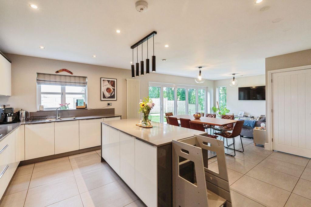 Property photo 2 of 30 Kitchen Diner