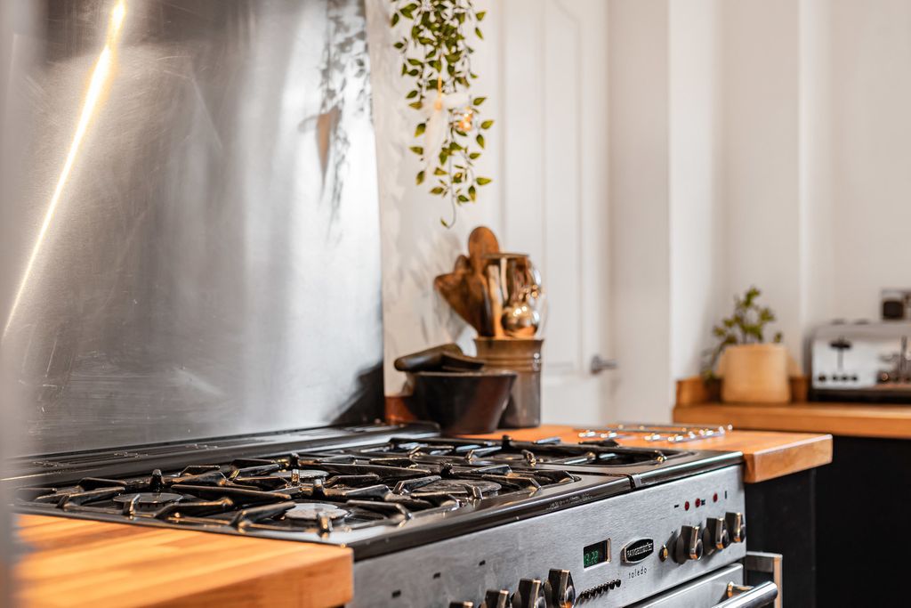 Property photo 3 of 19 Kitchen