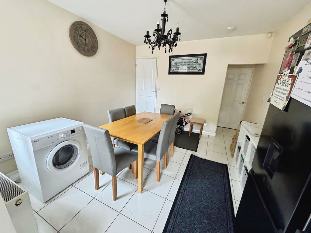 Property photo 3 of 14 9c13Eaf8-A5702972-Ffac-4B66-A526-F71B25A9c95B